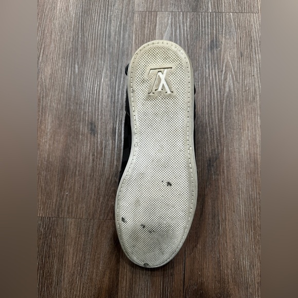 Louis Vuitton Men’s sneaker just the right shoe - Picture 7 of 7